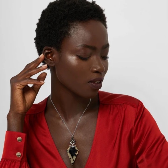 MYAHLA Arrow crystal pendant - Picture 2 of 4